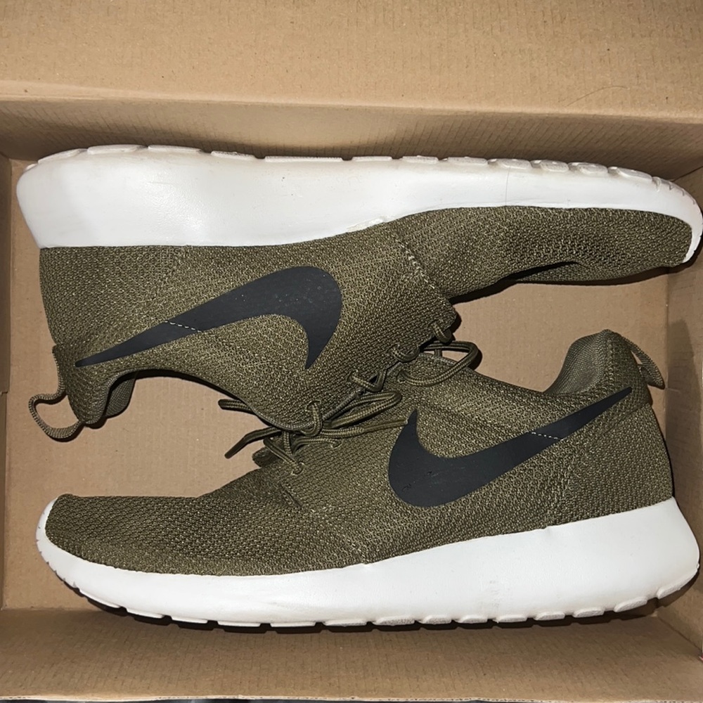 COPY - Men's Nike Rosherun size 9.5